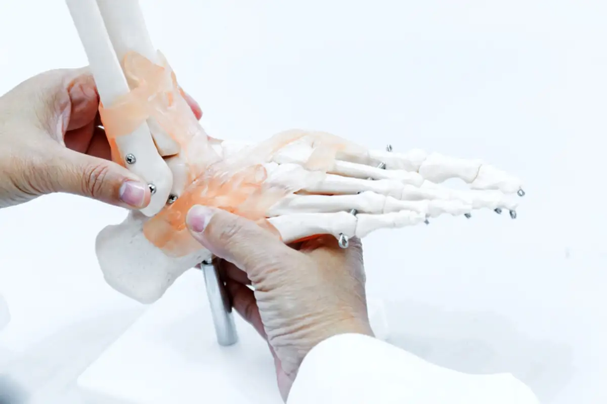 How Do Orthopaedic Surgeons in Delhi Customize Treatment Plans for Elderly Patients?